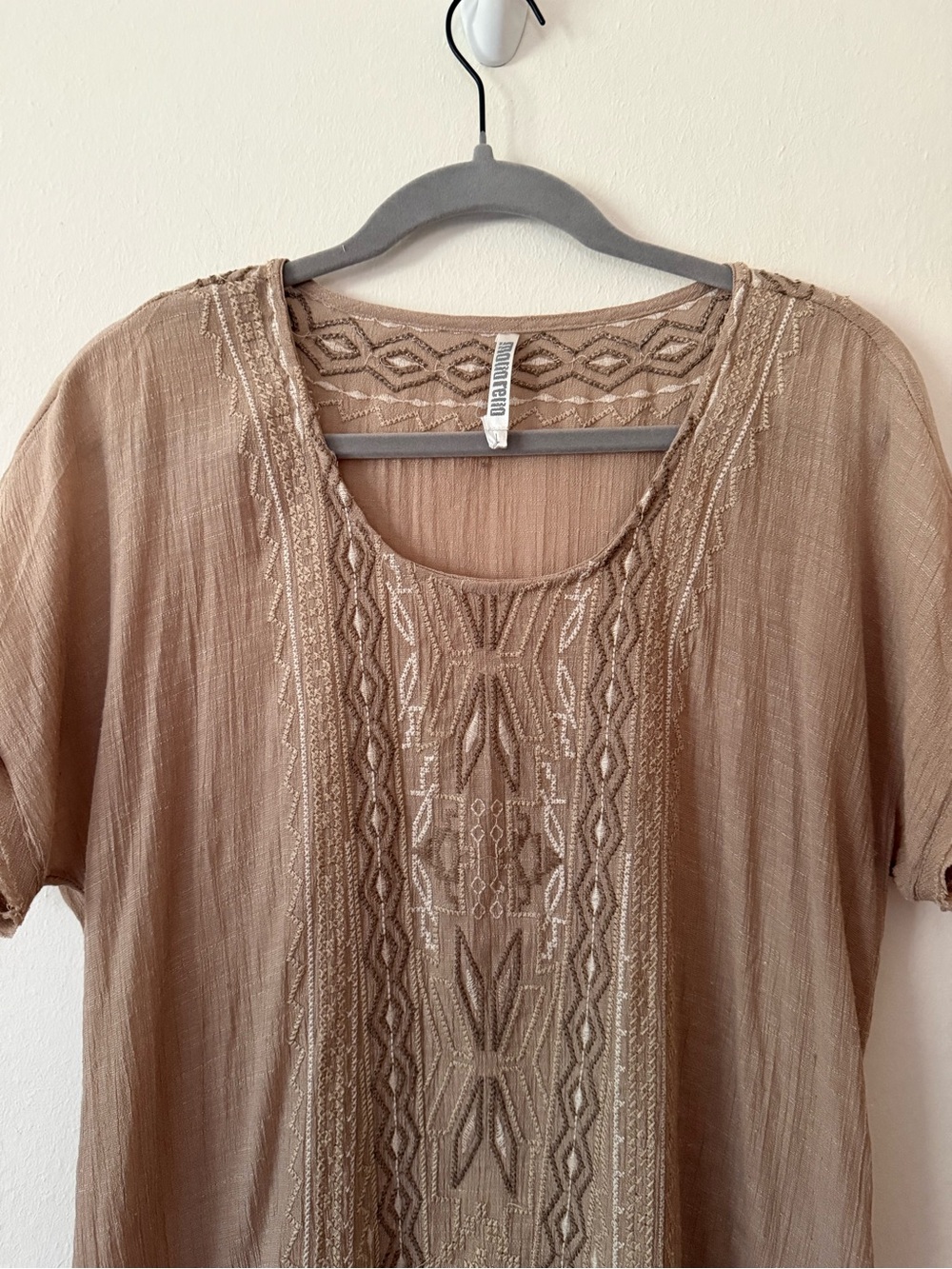 Monoreno Boho Embroidered Gauze Raw Hem Short Sleeve Scoop Neck Tee - Picture 2 of 10